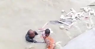 ভোলায় নৌকাডুবি: বাবা-ছেলেকে জীবিত উদ্ধার করলো কোস্ট গার্ড